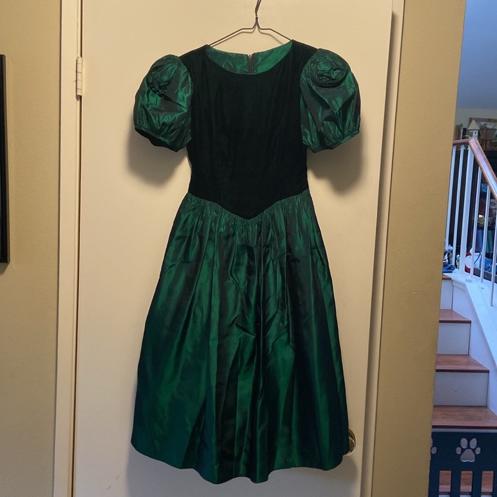 Jessica McClintock Gunny Sak formal Girls Dress, size 6. Taffeta and Velvet